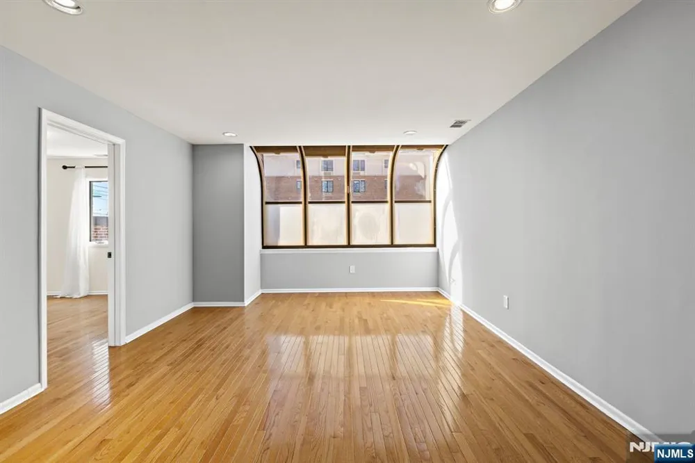 319 Gorge Road 6 Cliffside Park, NJ 07010