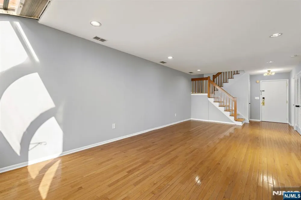 319 Gorge Road 6 Cliffside Park, NJ 07010