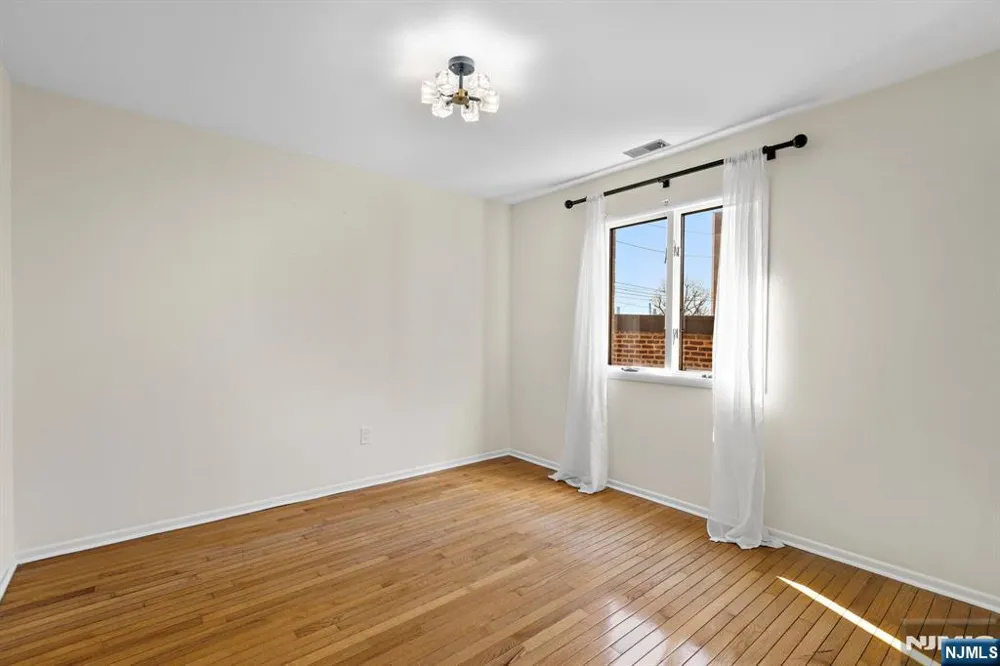 319 Gorge Road 6 Cliffside Park, NJ 07010