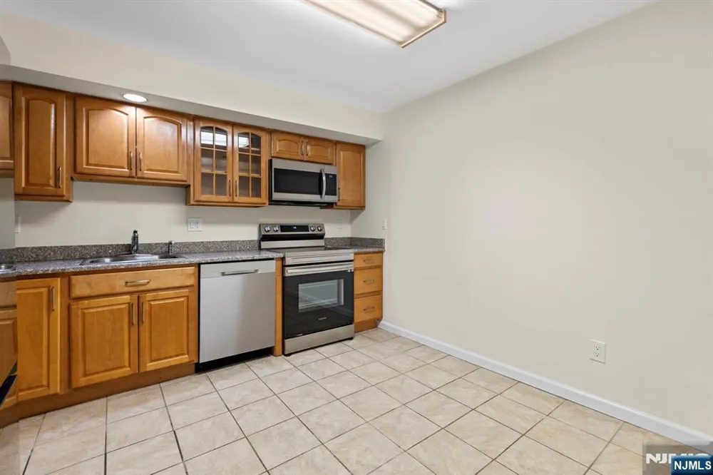 319 Gorge Road 6 Cliffside Park, NJ 07010