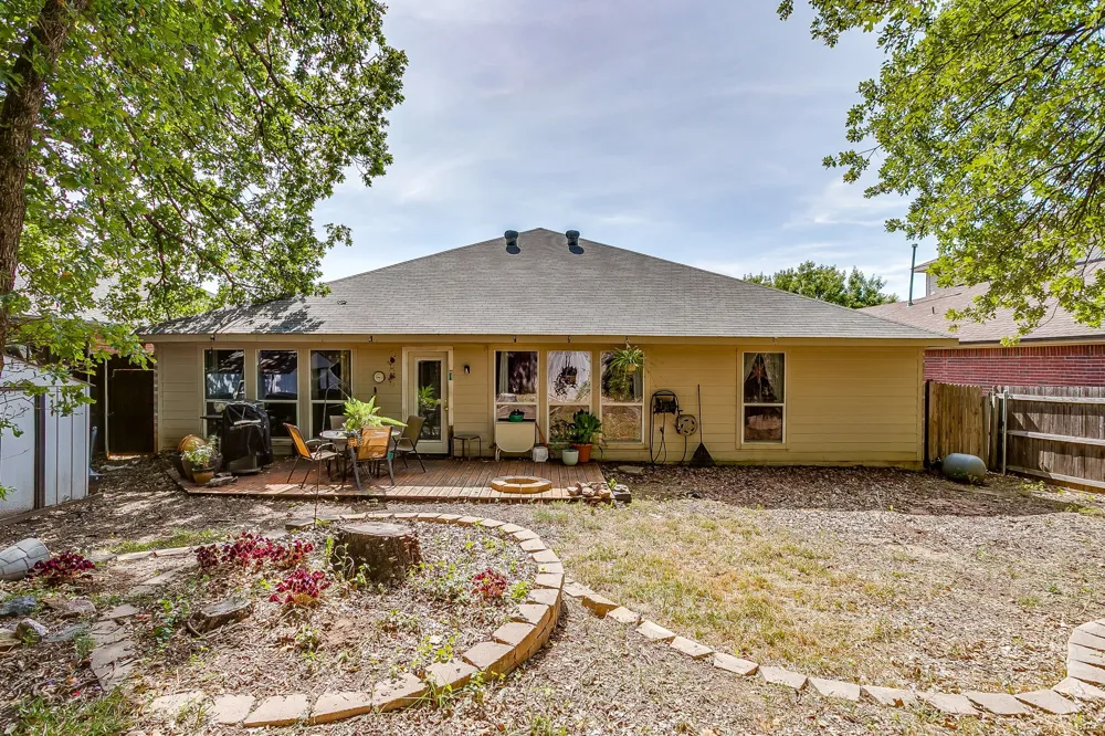 1013 Hidden Lake Drive Burleson, TX 76028