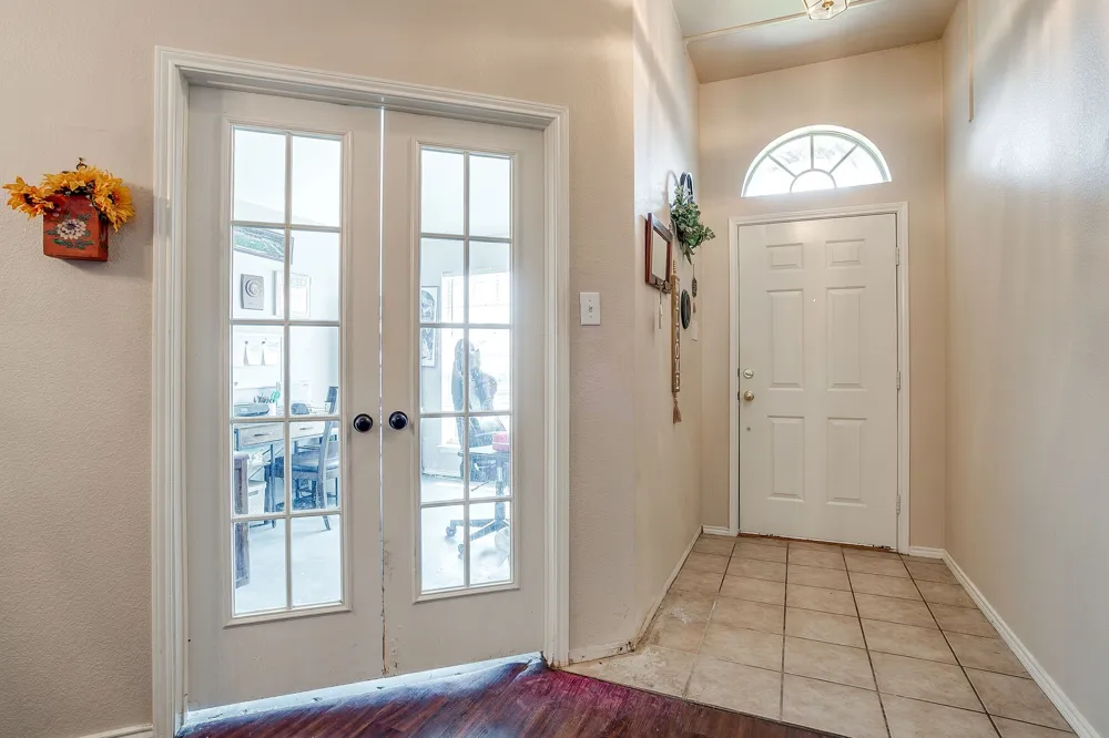 1013 Hidden Lake Drive Burleson, TX 76028