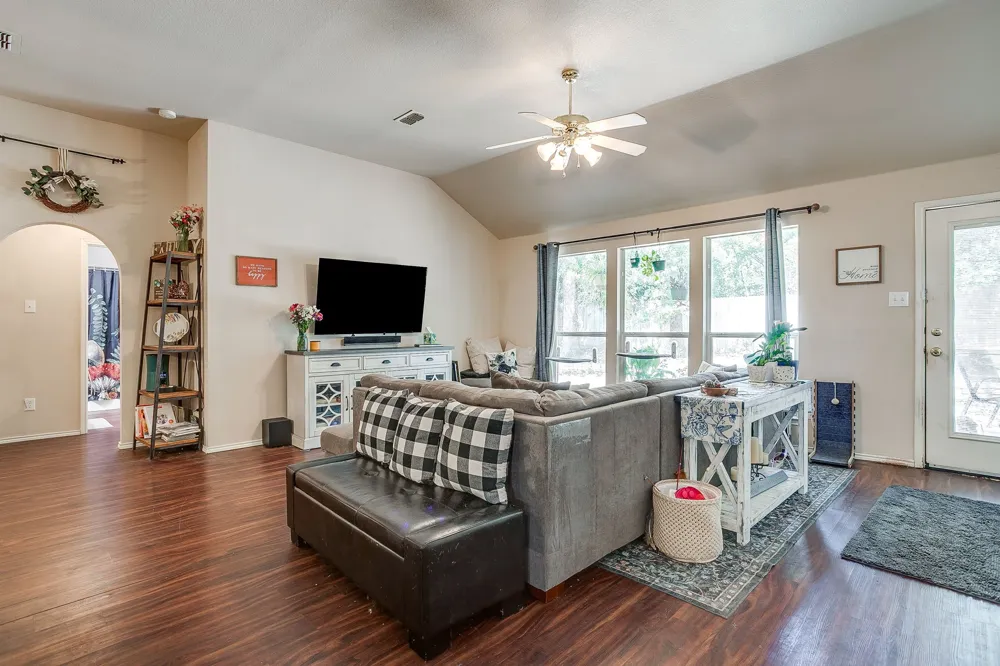1013 Hidden Lake Drive Burleson, TX 76028