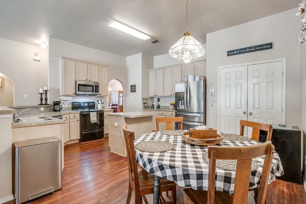1013 Hidden Lake Drive Burleson, TX 76028