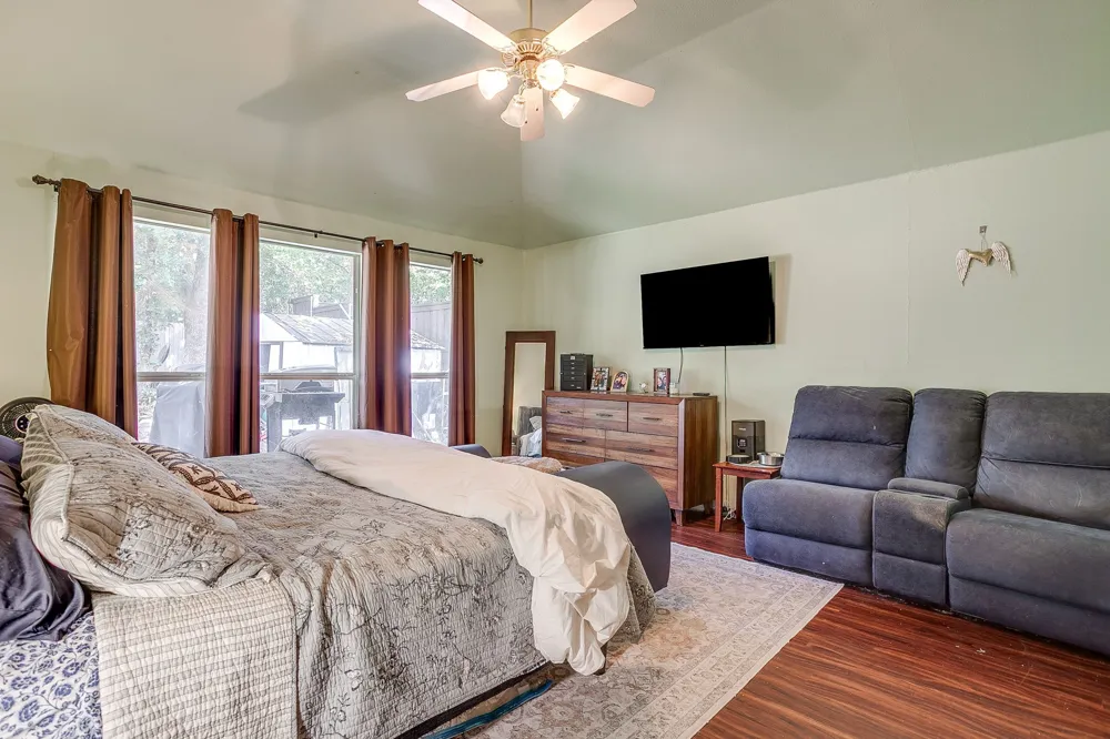 1013 Hidden Lake Drive Burleson, TX 76028