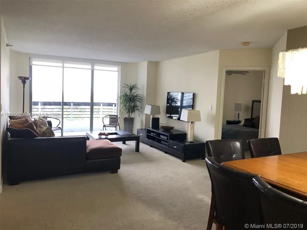 3530 Mystic Pointe Dr #1008 Aventura, FL 33180