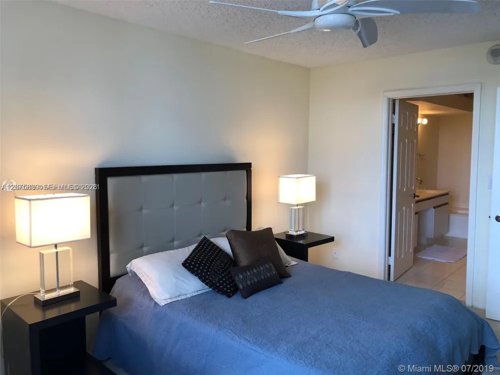 3530 Mystic Pointe Dr #1008 Aventura, FL 33180
