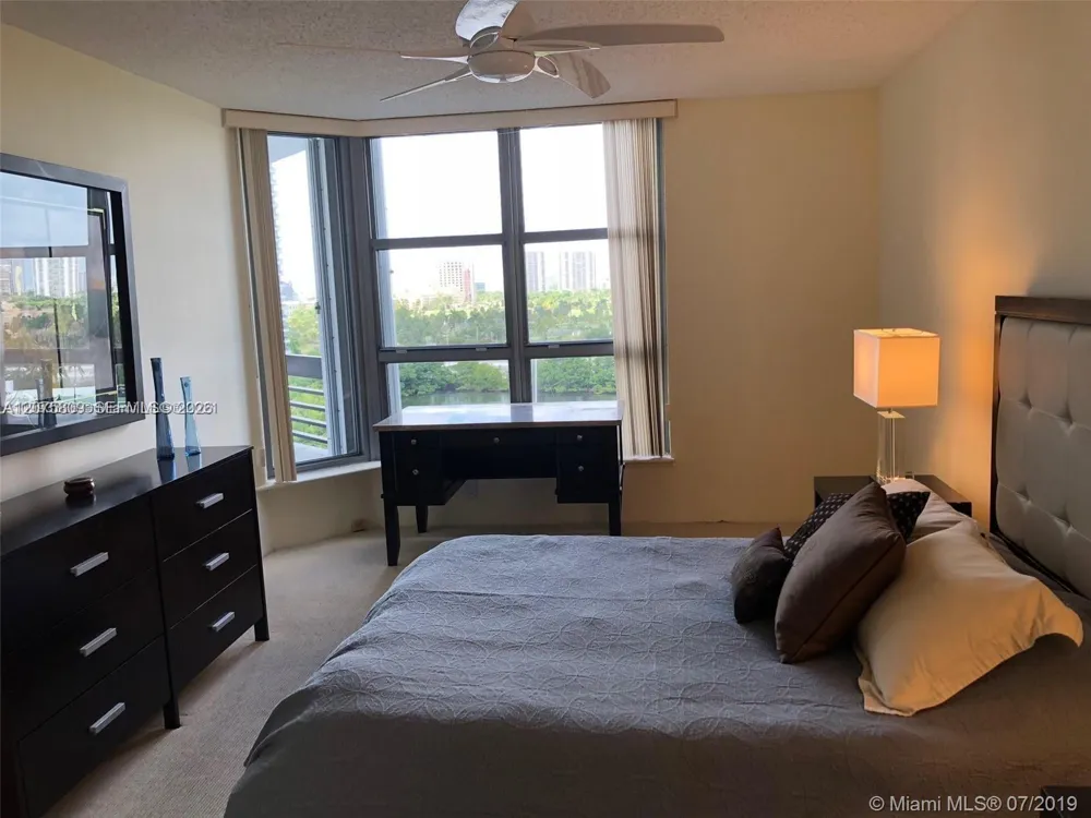 3530 Mystic Pointe Dr #1008 Aventura, FL 33180