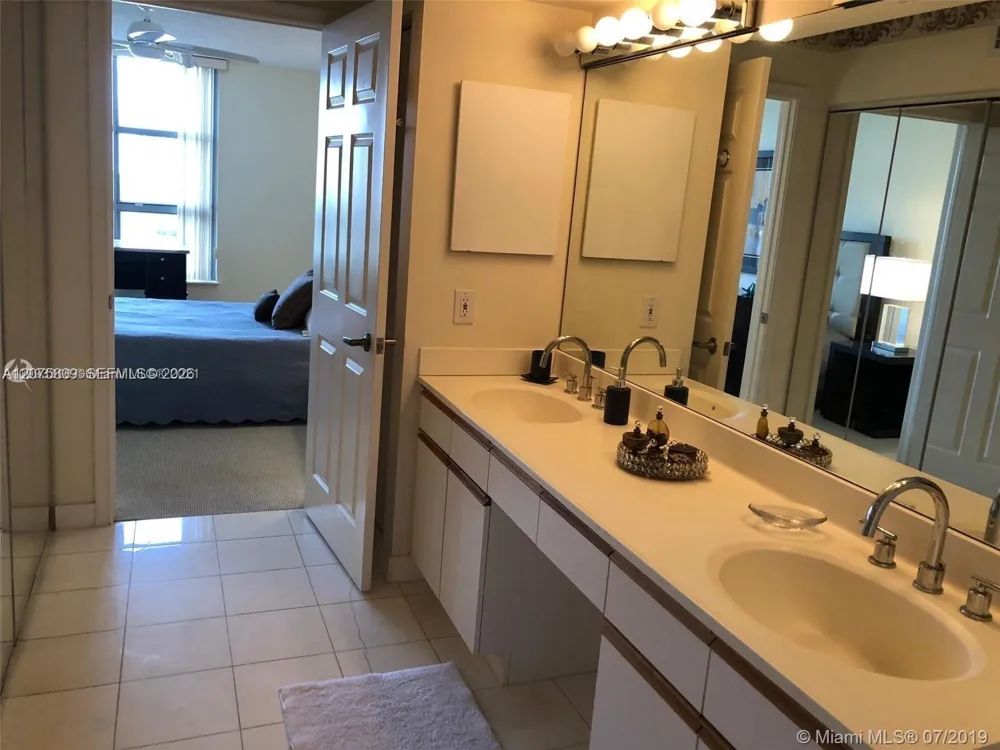 3530 Mystic Pointe Dr #1008 Aventura, FL 33180