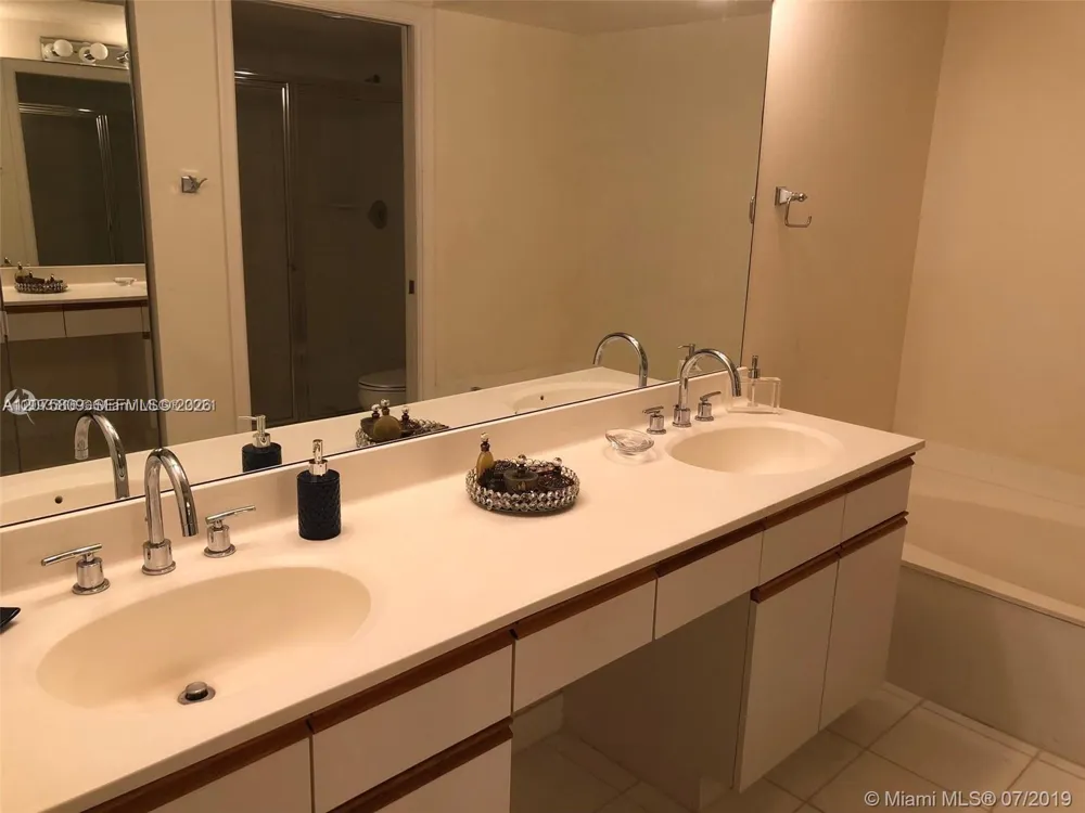 3530 Mystic Pointe Dr #1008 Aventura, FL 33180