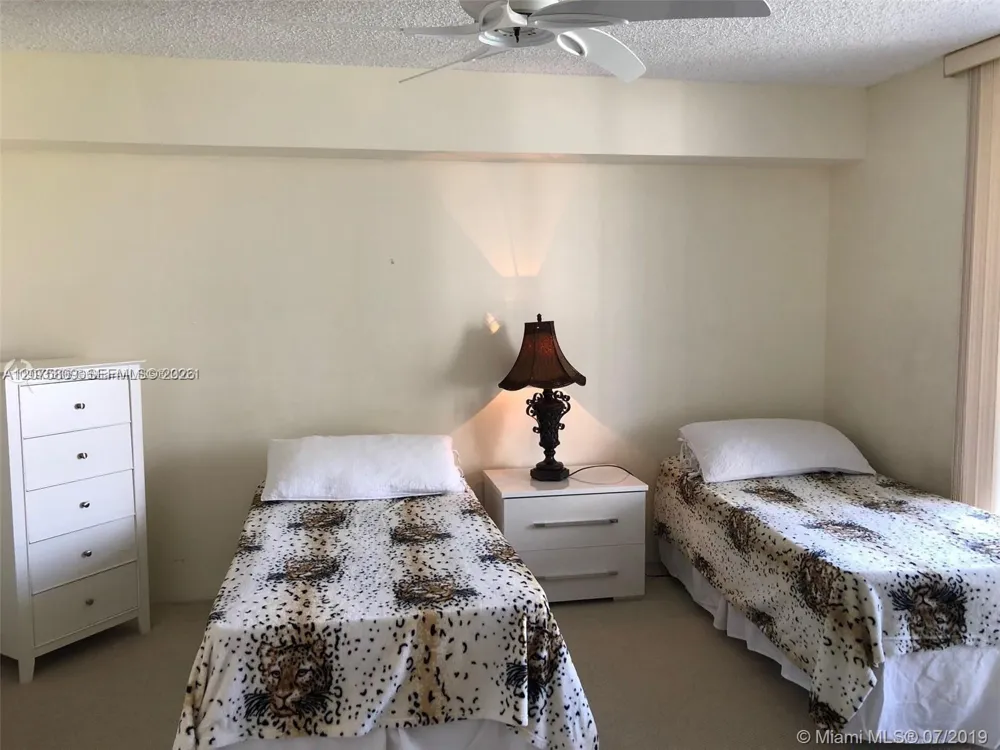 3530 Mystic Pointe Dr #1008 Aventura, FL 33180