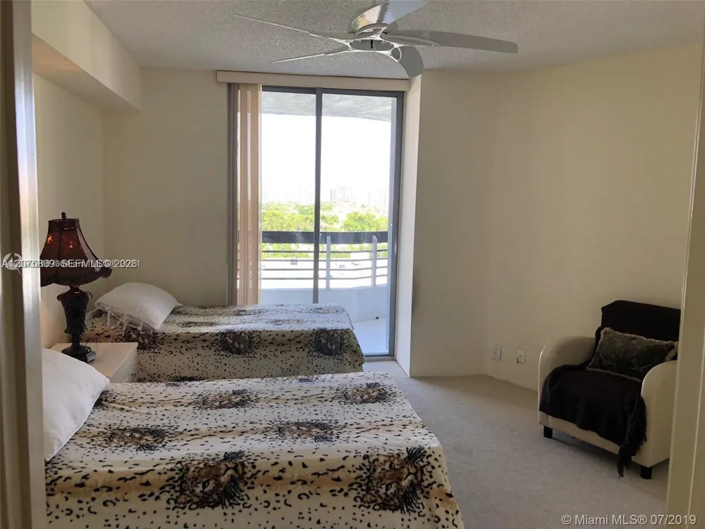 3530 Mystic Pointe Dr #1008 Aventura, FL 33180