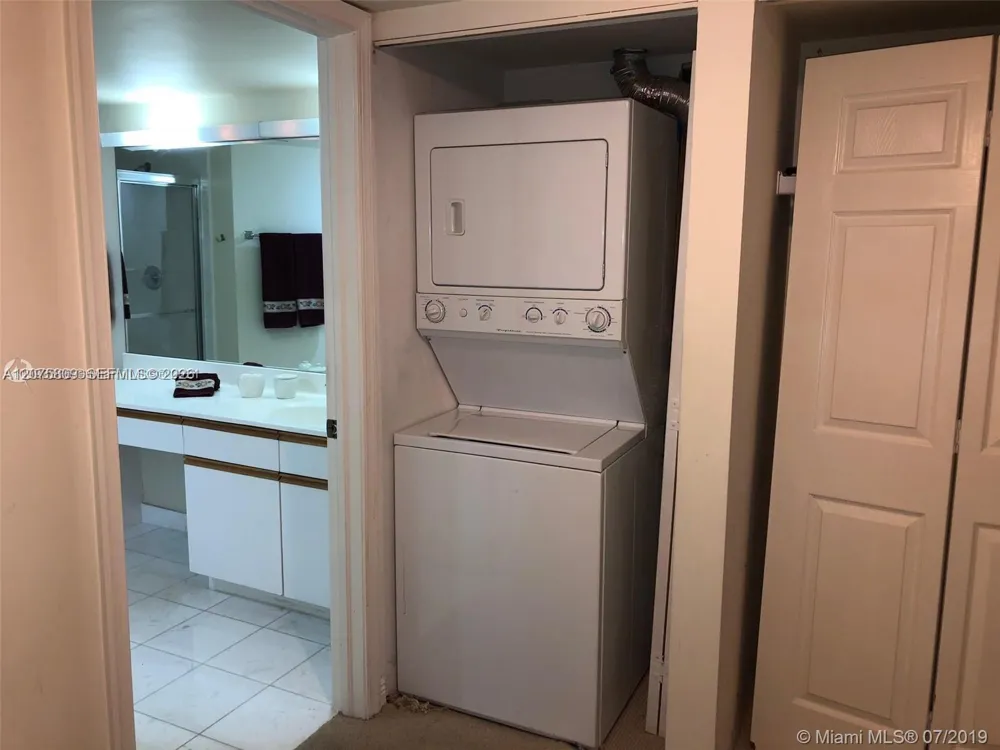 3530 Mystic Pointe Dr #1008 Aventura, FL 33180
