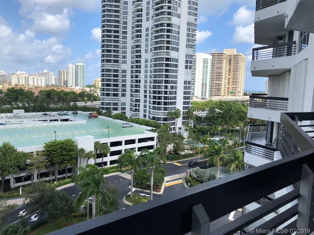 3530 Mystic Pointe Dr #1008 Aventura, FL 33180