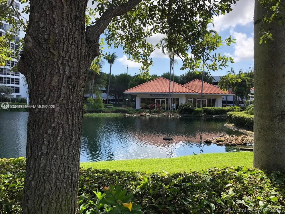 3530 Mystic Pointe Dr #1008 Aventura, FL 33180