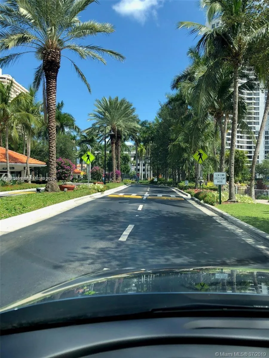 3530 Mystic Pointe Dr #1008 Aventura, FL 33180