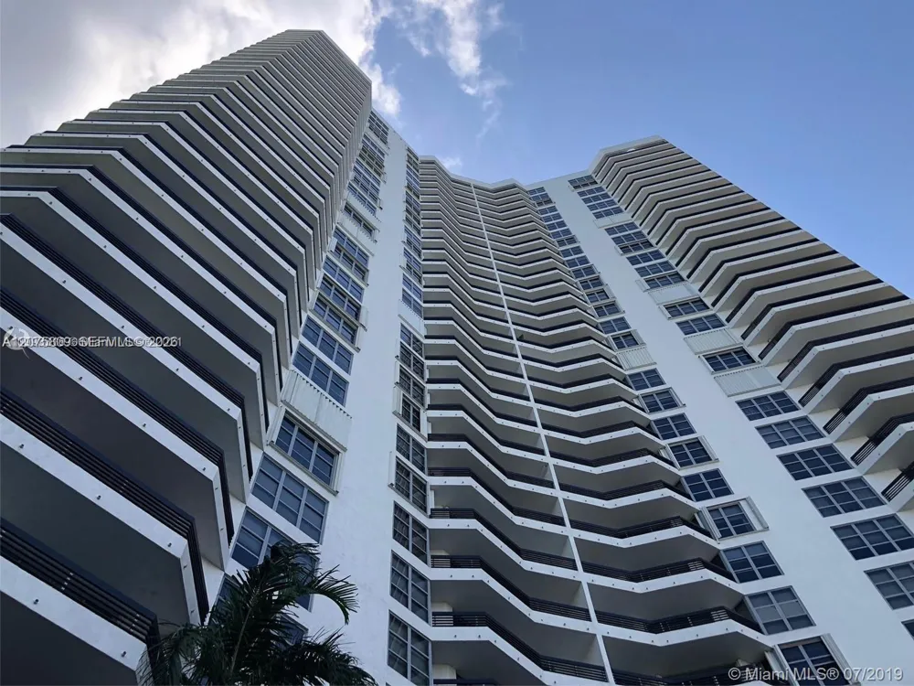 3530 Mystic Pointe Dr #1008 Aventura, FL 33180