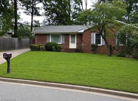 4 Lynhaven Court
