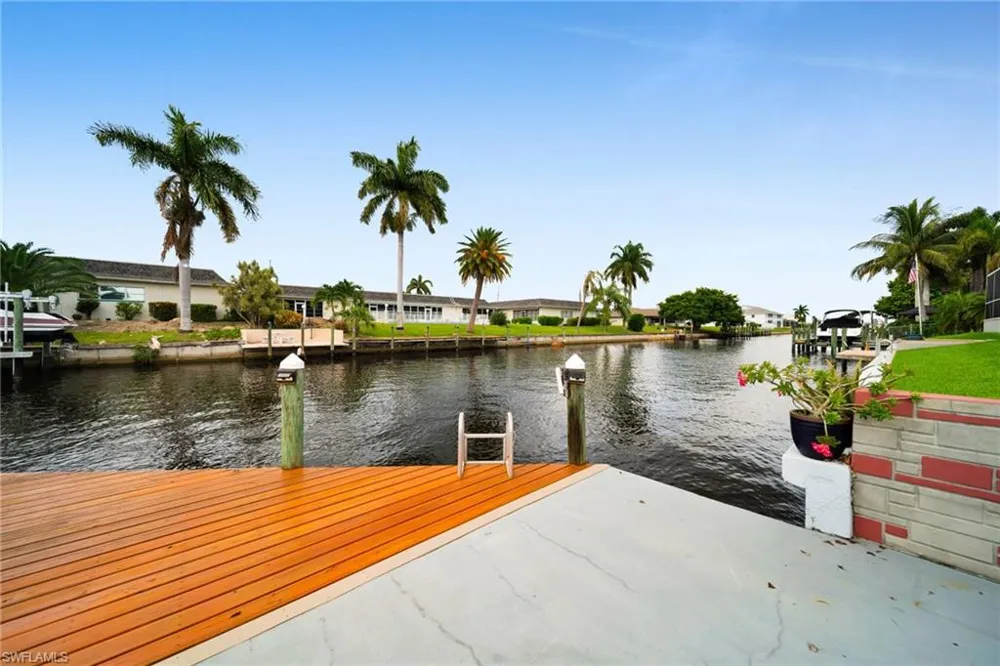 1207 SE 40th Terrace Cape Coral, FL 33904