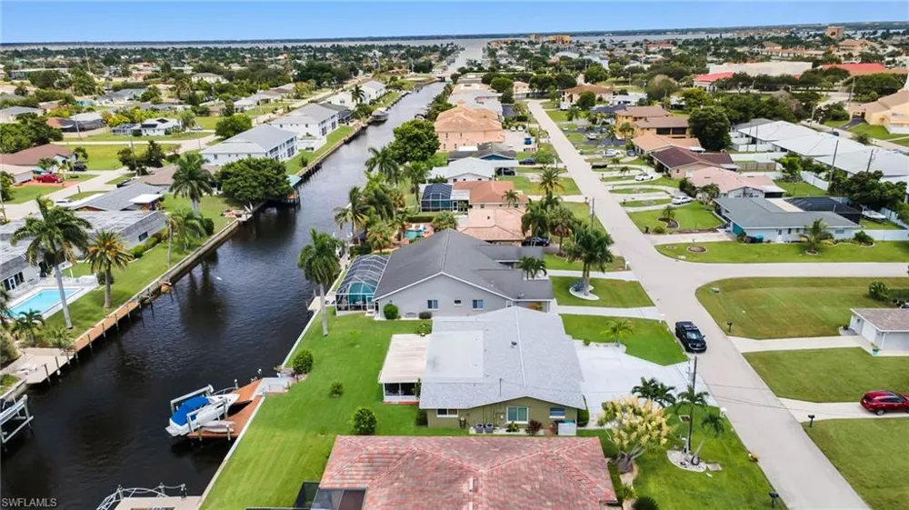 1207 SE 40th Terrace Cape Coral, FL 33904