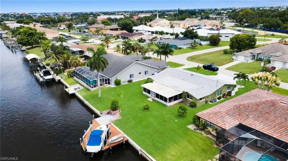 1207 SE 40th Terrace Cape Coral, FL 33904