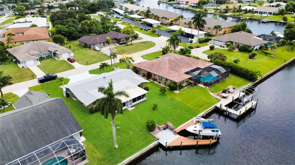 1207 SE 40th Terrace Cape Coral, FL 33904