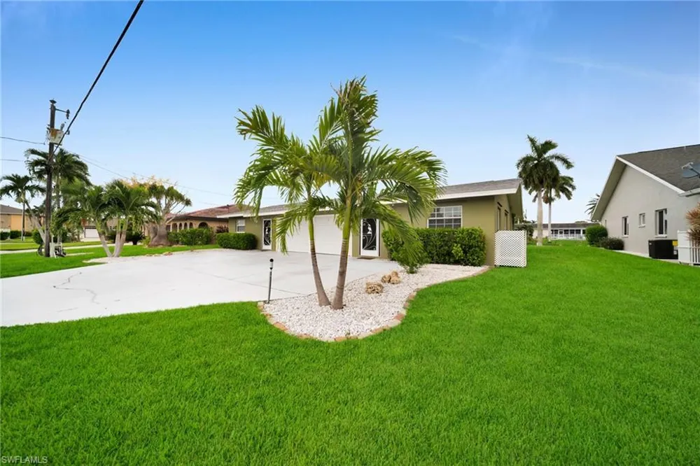 1207 SE 40th Terrace Cape Coral, FL 33904