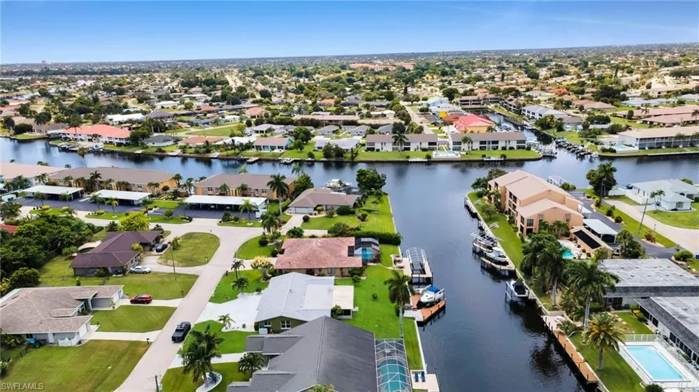 1207 SE 40th Terrace Cape Coral, FL 33904