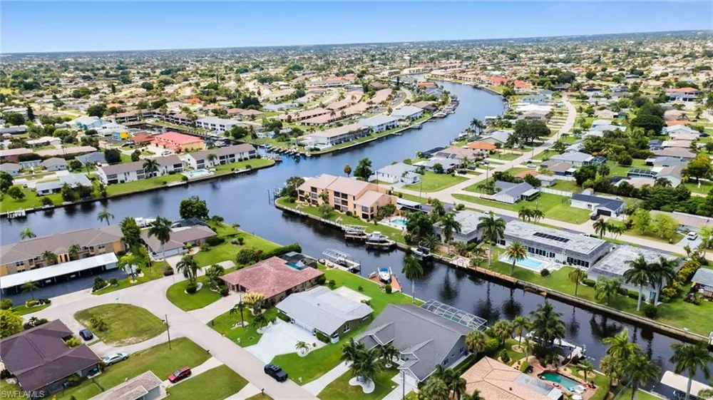 1207 SE 40th Terrace Cape Coral, FL 33904