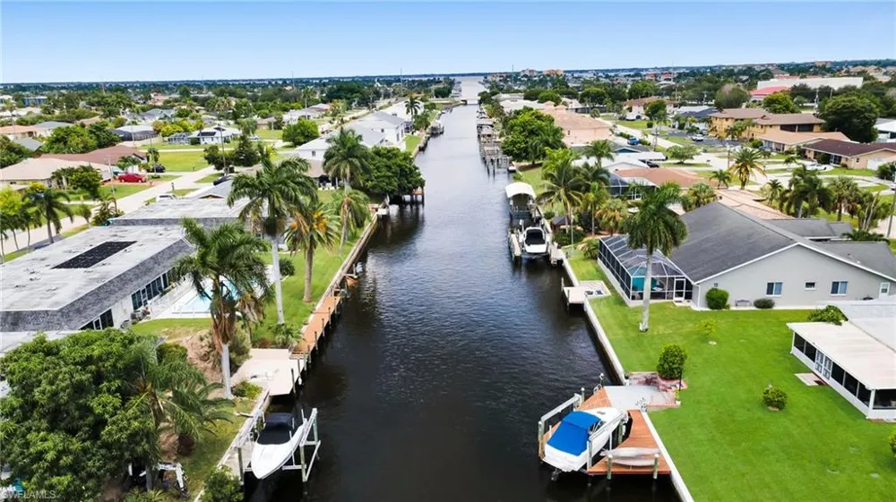 1207 SE 40th Terrace Cape Coral, FL 33904