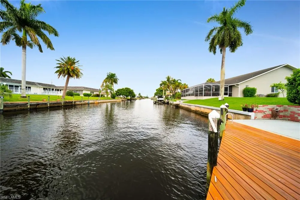 1207 SE 40th Terrace Cape Coral, FL 33904