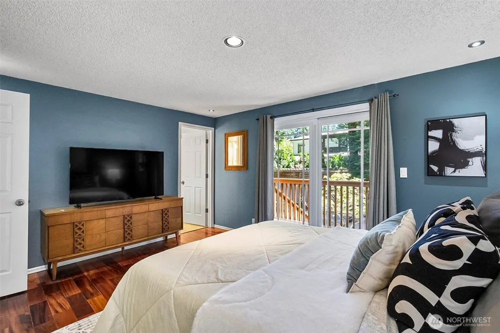 10716 127th Avenue NE Kirkland, WA 98033