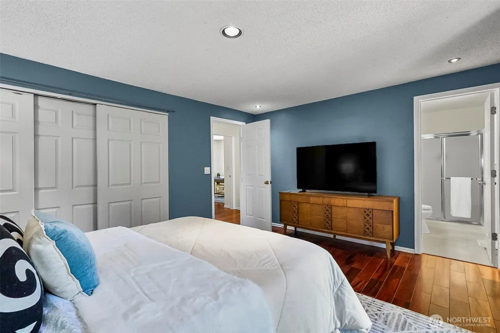 10716 127th Avenue NE Kirkland, WA 98033