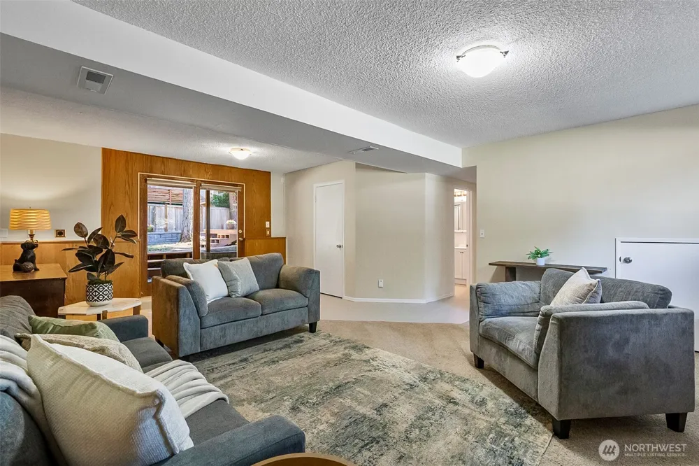 10716 127th Avenue NE Kirkland, WA 98033
