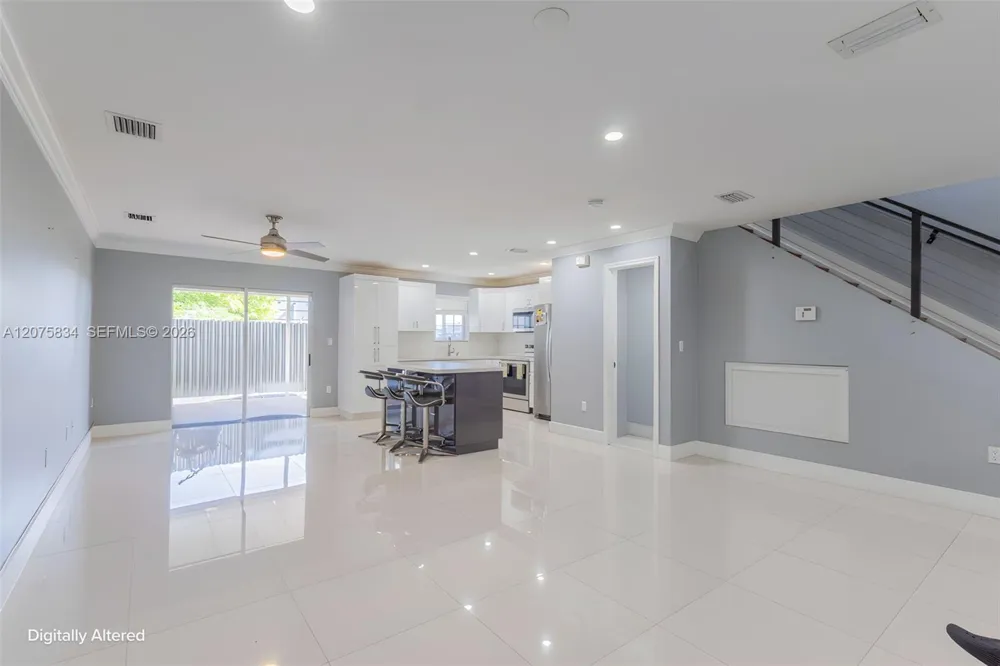9425 NW 114th Ln #3 Hialeah Gardens, FL 33018