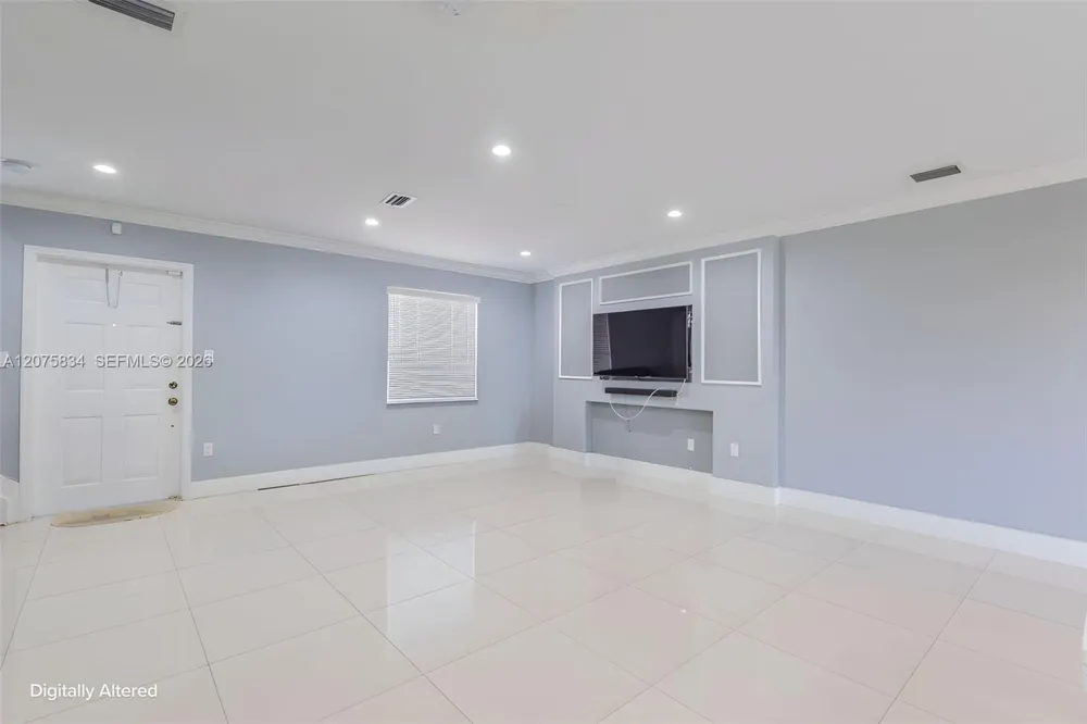 9425 NW 114th Ln #3 Hialeah Gardens, FL 33018