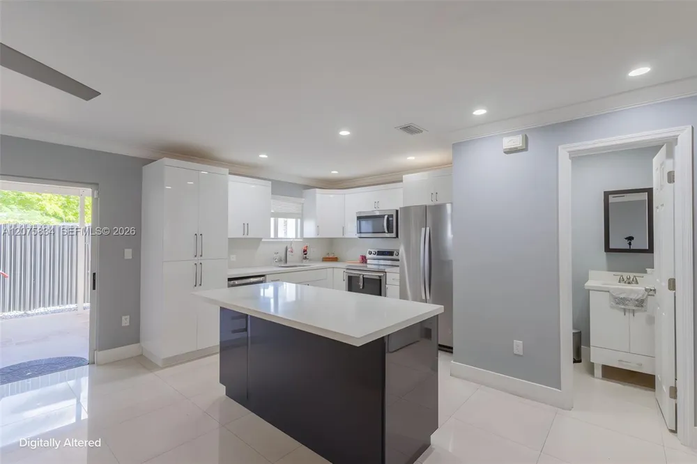 9425 NW 114th Ln #3 Hialeah Gardens, FL 33018