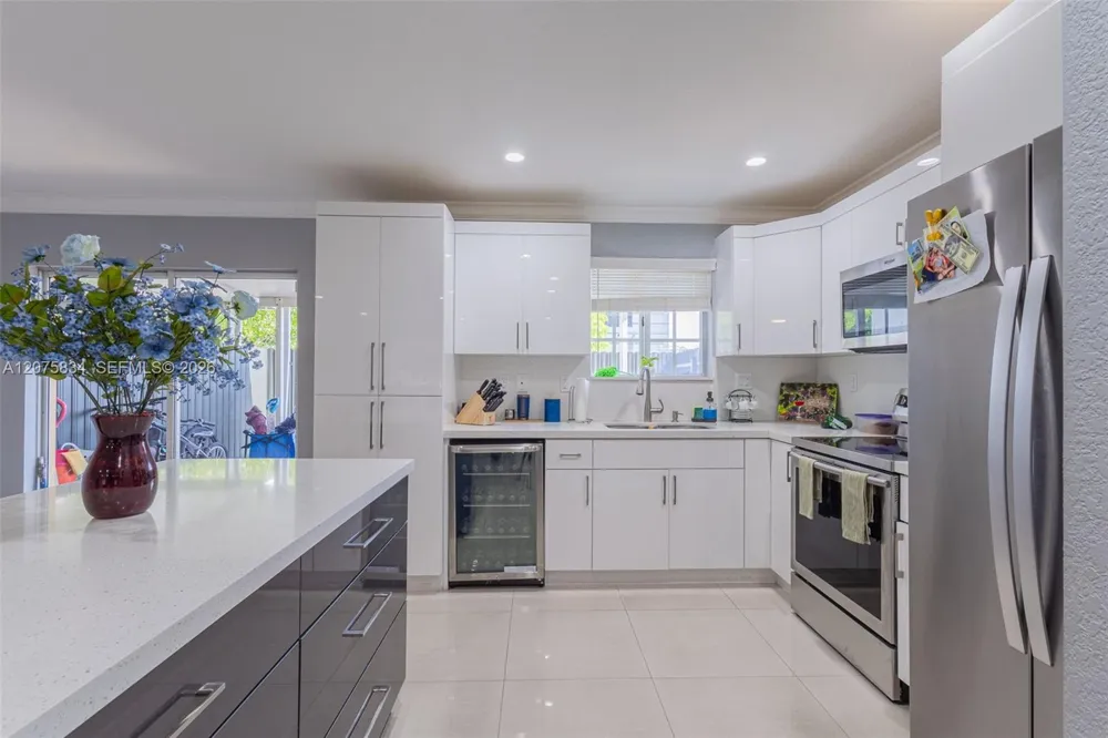 9425 NW 114th Ln #3 Hialeah Gardens, FL 33018
