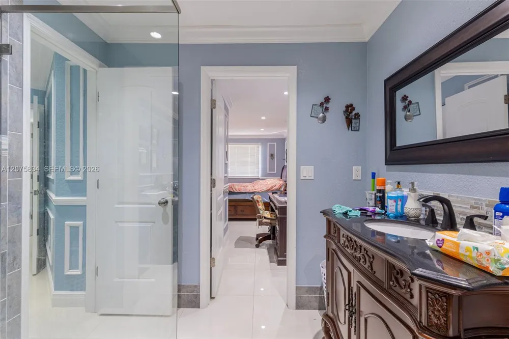 9425 NW 114th Ln #3 Hialeah Gardens, FL 33018