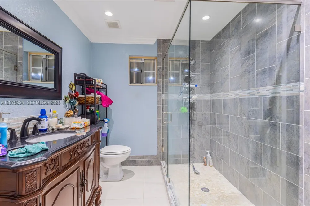 9425 NW 114th Ln #3 Hialeah Gardens, FL 33018
