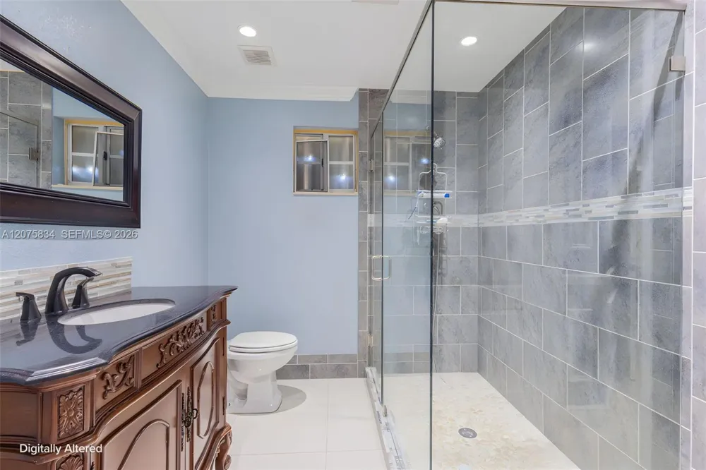9425 NW 114th Ln #3 Hialeah Gardens, FL 33018