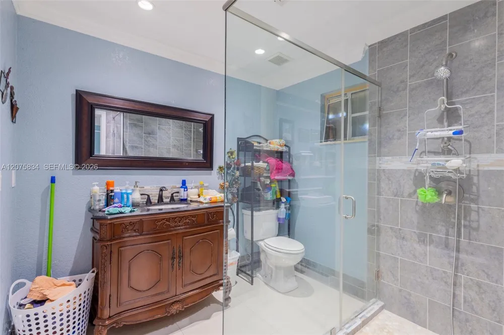 9425 NW 114th Ln #3 Hialeah Gardens, FL 33018