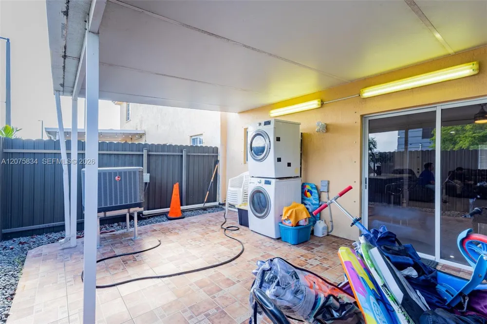 9425 NW 114th Ln #3 Hialeah Gardens, FL 33018