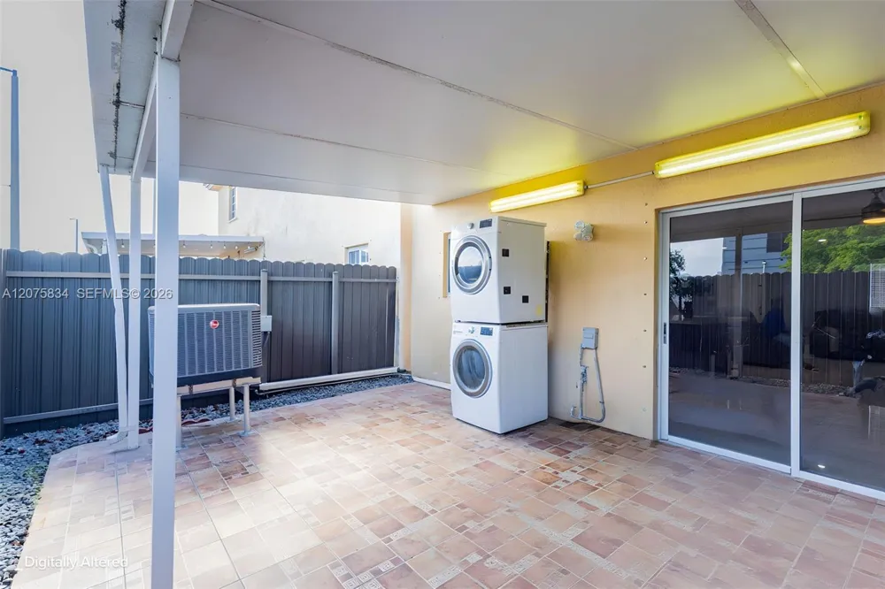 9425 NW 114th Ln #3 Hialeah Gardens, FL 33018