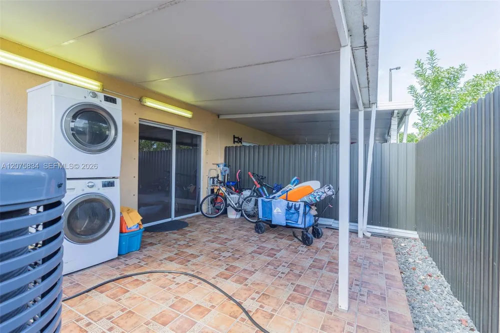 9425 NW 114th Ln #3 Hialeah Gardens, FL 33018