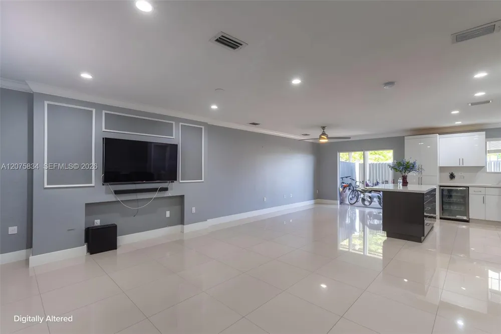 9425 NW 114th Ln #3 Hialeah Gardens, FL 33018