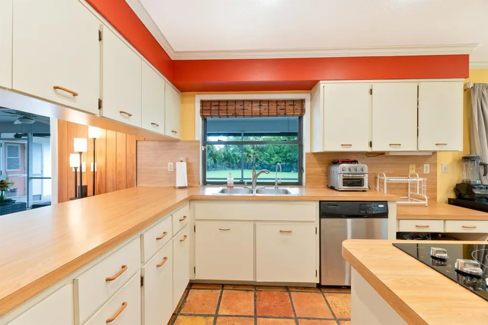 8501 NW 80 STREET Tamarac, FL 33321