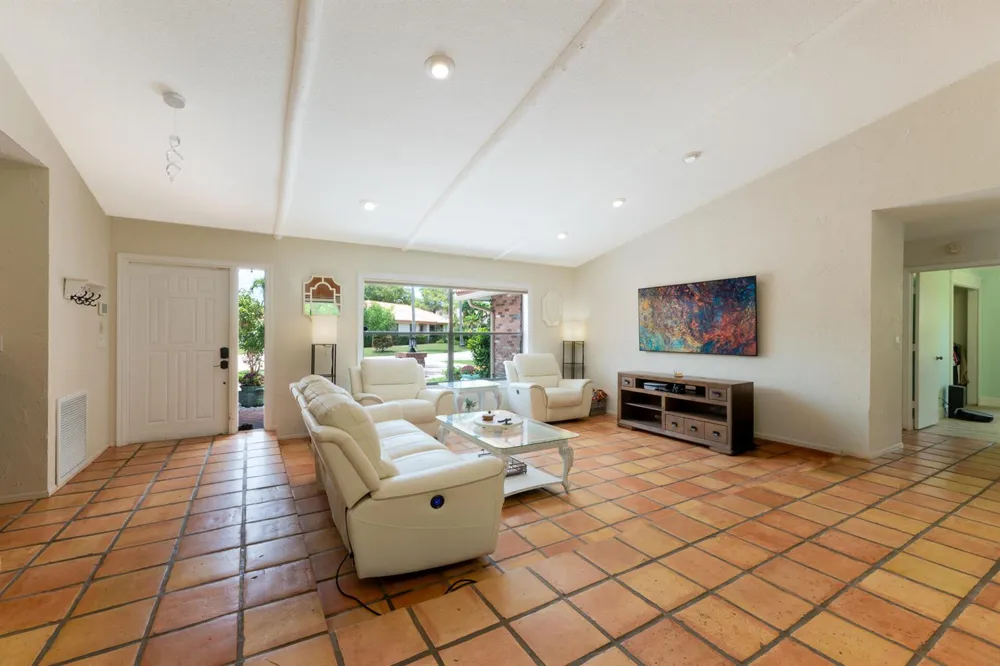 8501 NW 80 STREET Tamarac, FL 33321