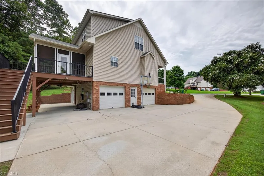 7275 Cortney Glen Lane Lewisville, NC 27023