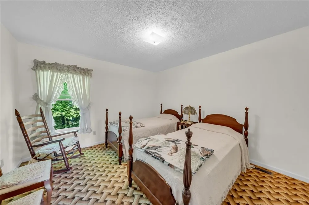 7383 Dale Ridge Rd Lancaster, TN 38569
